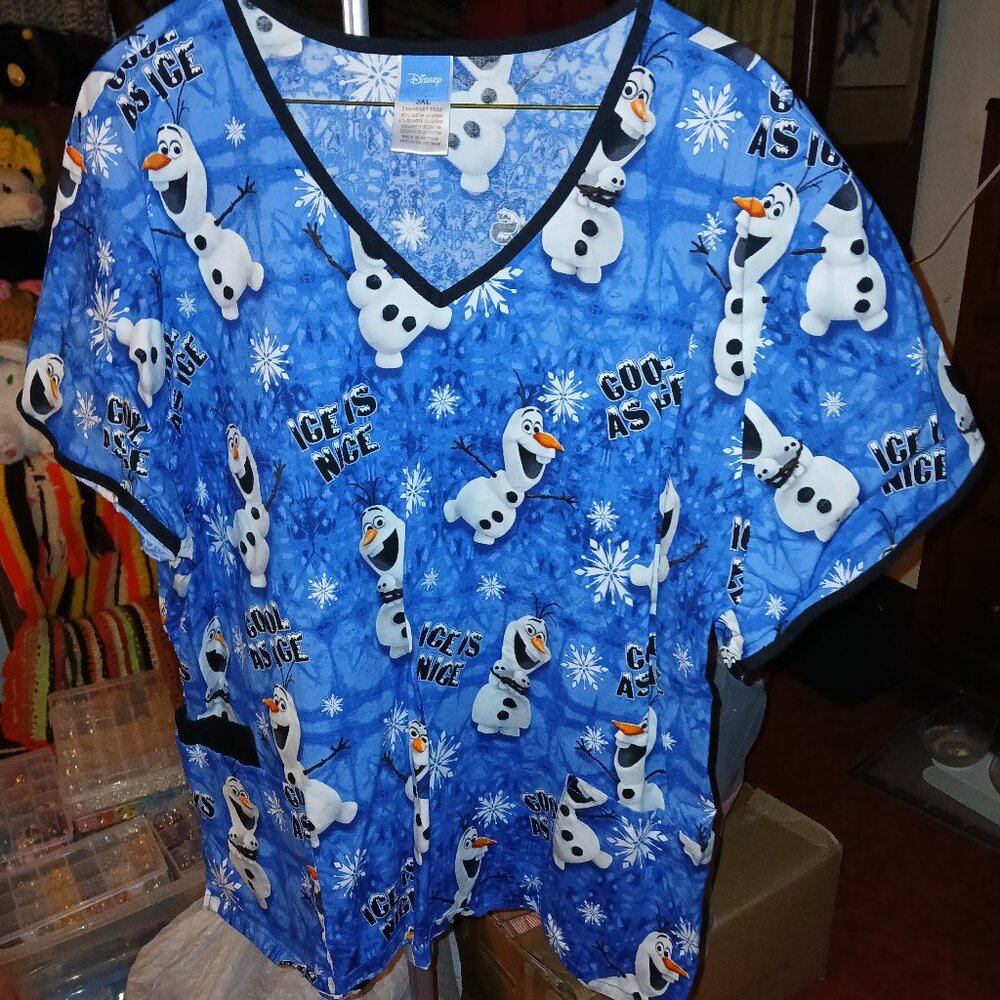 Disney 3XL Olaf Snowman Winter Ice is Nice Printed Short Sleeve Scrub Top